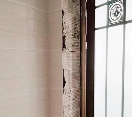 温宿瓷砖空鼓免砸砖维修公司分享吸水砖泡水时间不够或过长都会对瓷砖铺贴效果产生影响